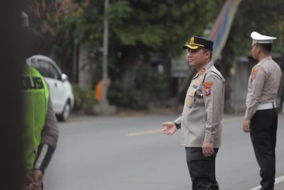 Kapolres Blitar Turun Langsung Pantau Pelayanan Lalu Lintas di Depan SMA 1 Talun