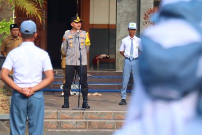 Langkah Nyata Polri Dalam Peduli Pendidikan (POLIDIK) Kapolres Lubuklingga Datangi Ponpes