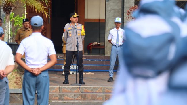 Langkah Nyata Polri Dalam Peduli Pendidikan (POLIDIK) Kapolres Lubuklingga Datangi Ponpes