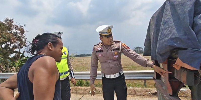 Satlantas Pekalongan Gencarkan Patroli dan Edukasi Sopir Truk