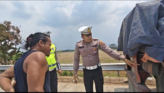 Satlantas Pekalongan Gencarkan Patroli dan Edukasi Sopir Truk