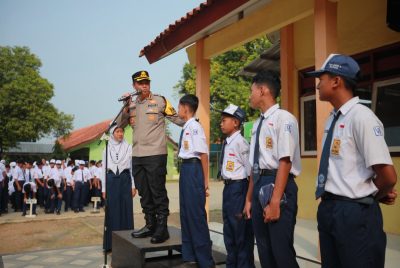 Cegah Kenakalan Remaja, Kapolresta Batang Beri Pembinaan Kepada Siswa SMPN 4