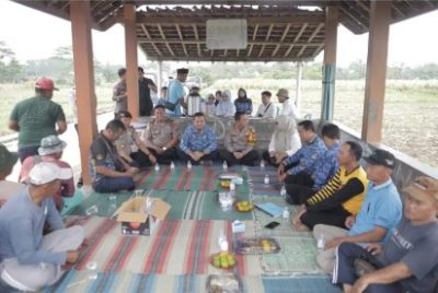 Sinergi Wujudkan Ketahanan Pangan, Pemdes Sragi Bersama Polres Blitar Gelar “Cangkrukan Tani”
