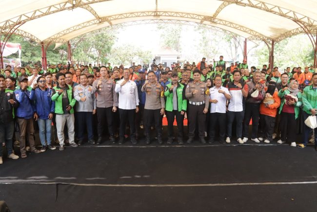 Silaturahmi Akbar Dengan Driver Ojol, Kapolres Pasuruan Sampaikan Pesan Kamtibmas Ingatkan Keselamatan