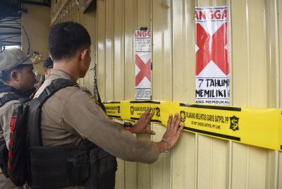Tak Sesuai Peruntukan, Satpol PP Surabaya Segel Tujuh Kios Buah di Tambak Mayor–Tanjungsari