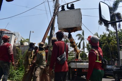 Pemkot Surabaya Tertibkan Jaringan Utilitas Tak Berizin di 224 Ruas Jalan, Target Selesai November