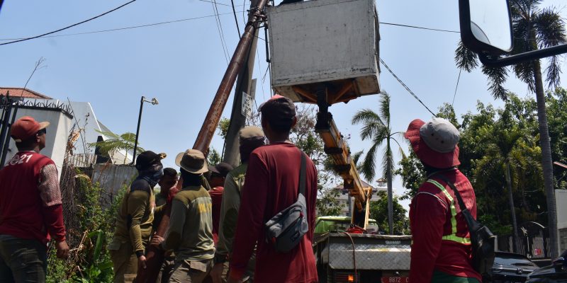 Pemkot Surabaya Tertibkan Jaringan Utilitas Tak Berizin di 224 Ruas Jalan, Target Selesai November