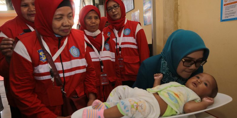Pulang dari Rumah Sakit Bawa Akta Kelahiran Bayi, Warga Surabaya Terbantu Bunda Jelita