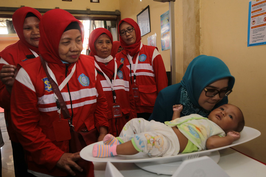 Pulang dari Rumah Sakit Bawa Akta Kelahiran Bayi, Warga Surabaya Terbantu Bunda Jelita