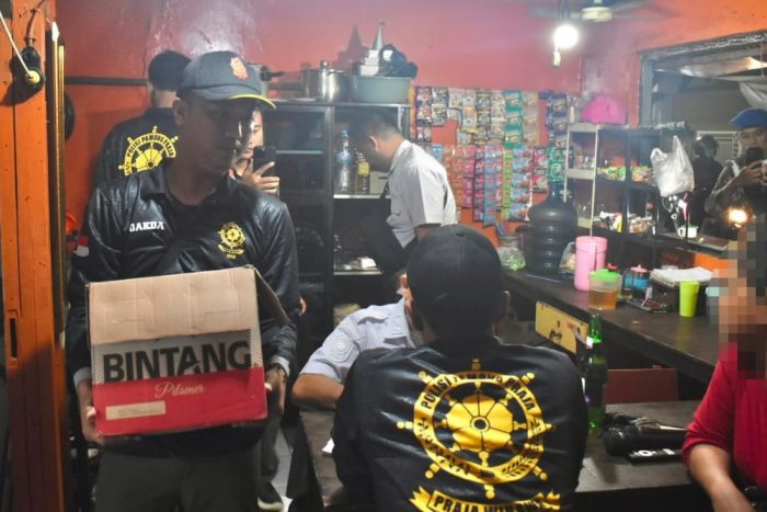Satpol PP Surabaya Bidik Warung Remang-remang, Sasar Pemandu Lagu dan Peredaran Miras
