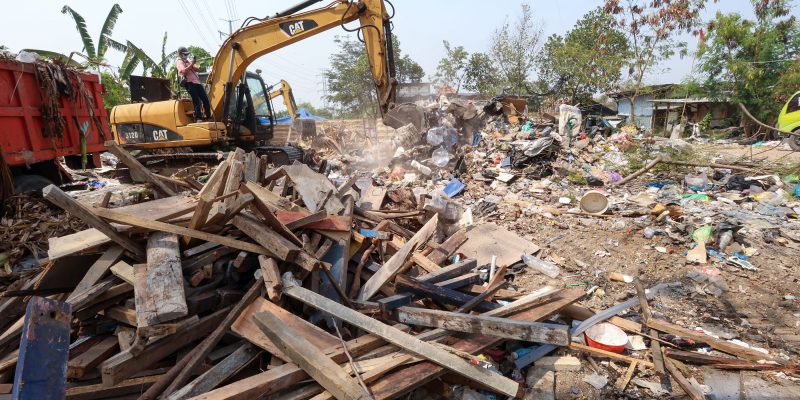 Pemkot Surabaya Tertibkan Aktivitas Pengelolaan Sampah Ilegal di 7 Tanah Aset