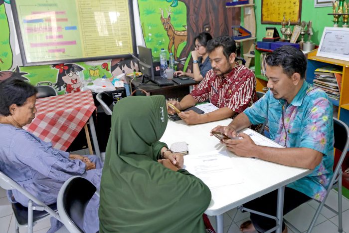 Disambut Positif Warga, Kehadiran ASN di Balai RW Surabaya Dinilai Cepat Tuntaskan Permasalahan Warga