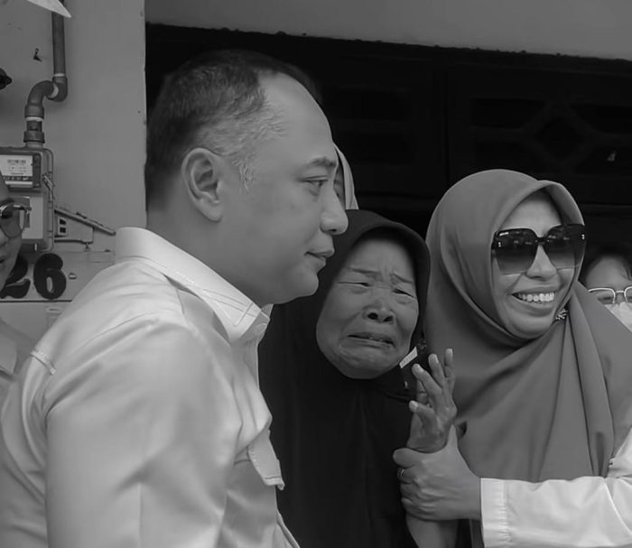 Gerak Cepat Dampingi Penderita Kanker, Wali Kota Eri Turun Langsung Bawa Pasien ke RSUD Soewandhie