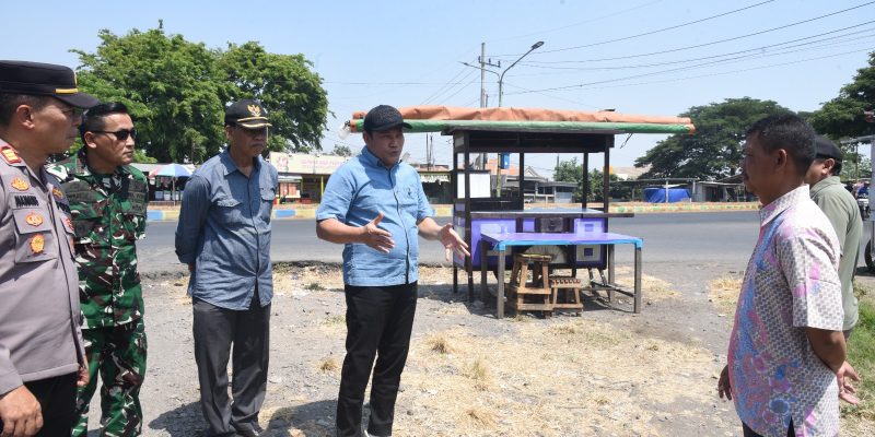 Bupati Subandi Minta Dinas PUBMSDA Lebarkan Persimpangan Jalan Depan Polsek Jabon