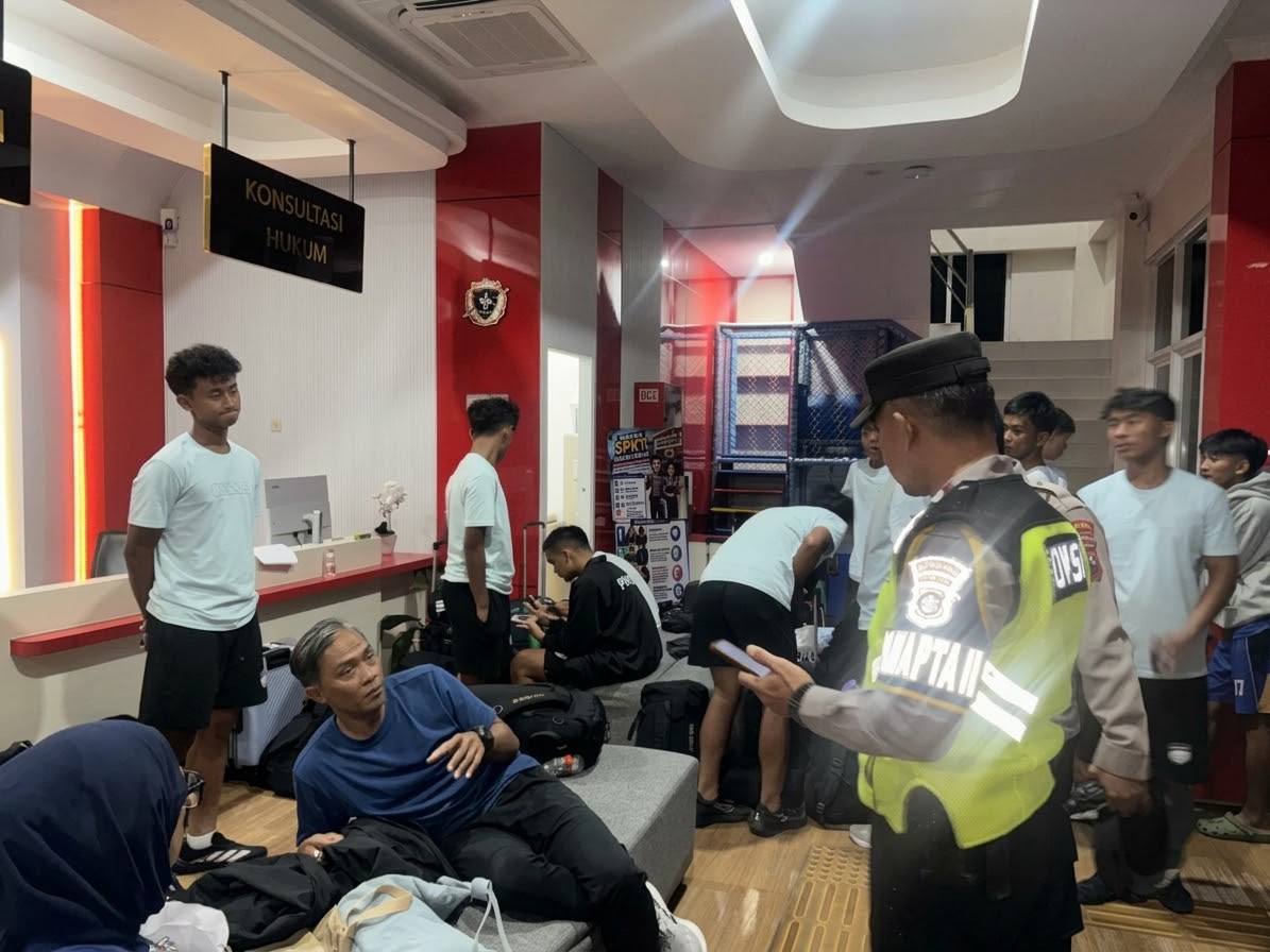Polisi gerak Cepat tangani Bus Tim Persib Bandung U-18 Diserang Oknum Suporter di Rest Area 360 Batang, Kaca Pecah hingga Barang Hilang