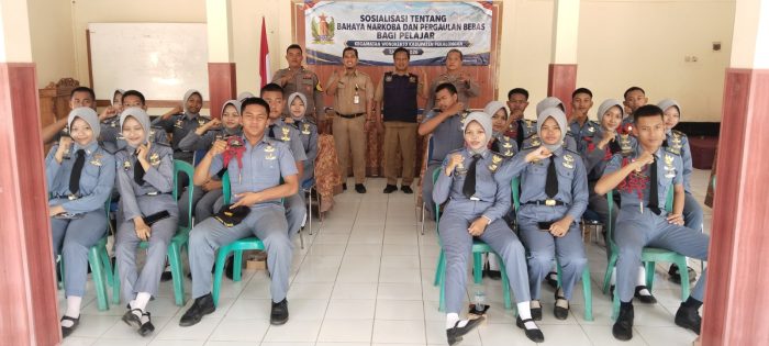Sayangi Masa Depan, Puluhan Pelajar SMK Wira Bahari Diberi Pembekalan Bahaya Narkoba oleh Polsek Wiradesa