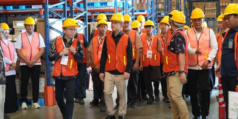 Wapres Gibran Kunjungi Pabrik Polygon di Sidoarjo, Dorong Pendidikan Vokasi Selaras dengan Kebutuhan Industri