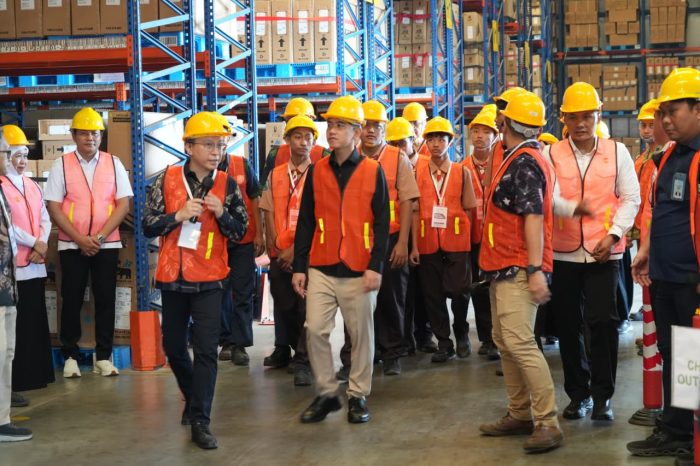 Wapres Gibran Kunjungi Pabrik Polygon di Sidoarjo, Dorong Pendidikan Vokasi Selaras dengan Kebutuhan Industri