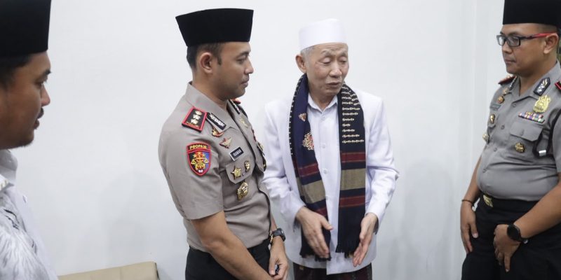 Kapolres Pasuruan Hadiri Pengajian Senenan di Ponpes Ngalah, Ajak Masyarakat Jaga Kamtibmas
