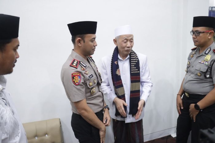 Kapolres Pasuruan Hadiri Pengajian Senenan di Ponpes Ngalah, Ajak Masyarakat Jaga Kamtibmas
