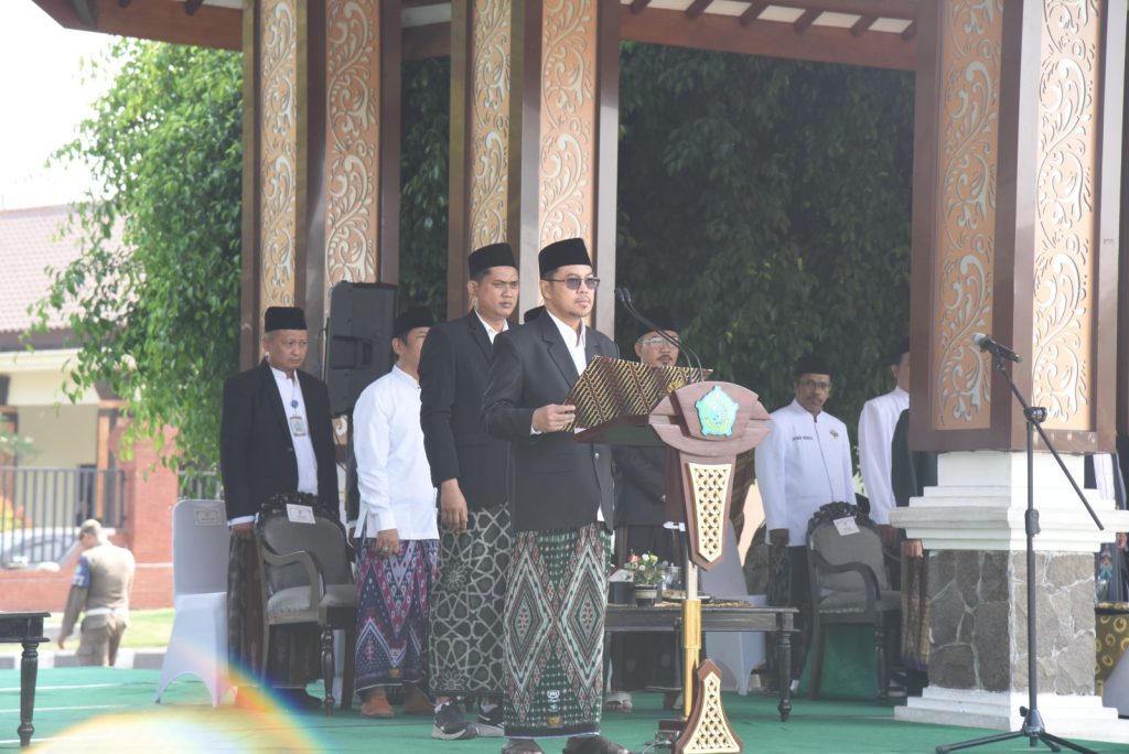 Upacara Hari Santri 2026 di Sidoarjo, Abdillah Nasih Ajak Santri Berkontribusi Menuju Indonesia Emas