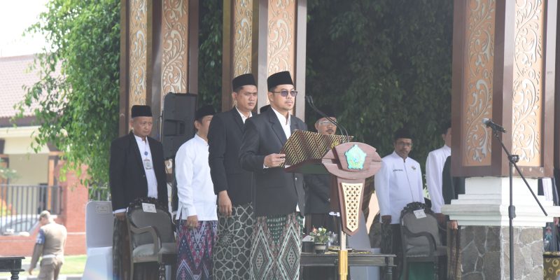 Upacara Hari Santri 2026 di Sidoarjo, Abdillah Nasih Ajak Santri Berkontribusi Menuju Indonesia Emas