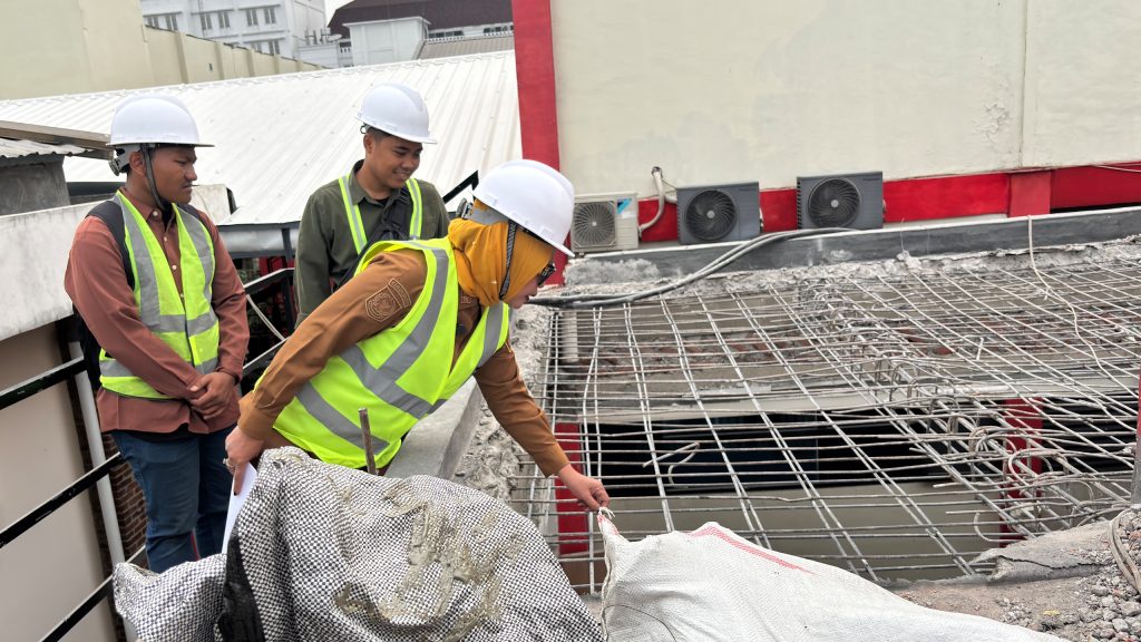 Sidak Gedung Mawar Merah Putih RSUD R.T. Notopuro, Mimik Idayana Pastikan Proyek Rp 8,6 Miliar Sesuai Spesifikasi