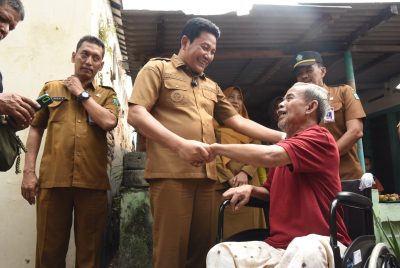 Bupati Subandi Salurkan Kursi Roda dan Sembako untuk Warga Berketerbatasan Gerak di Sidoarjo