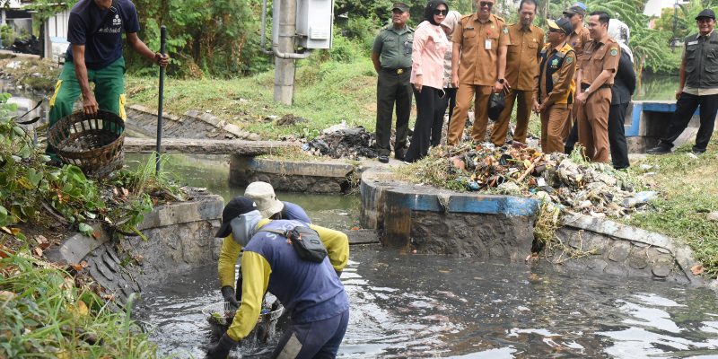 Sidak Sungai Afvour Wilayut, Wabup Mimik Idayana Tekankan Normalisasi untuk Dukung Petani