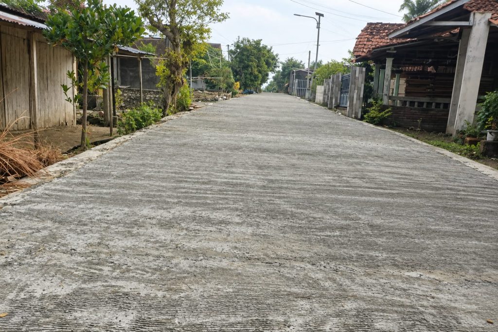 Proyek PISEW Rp 500 Juta di Lamongan Disorot, Warga Pertanyakan Mutu Beton dan Transparansi