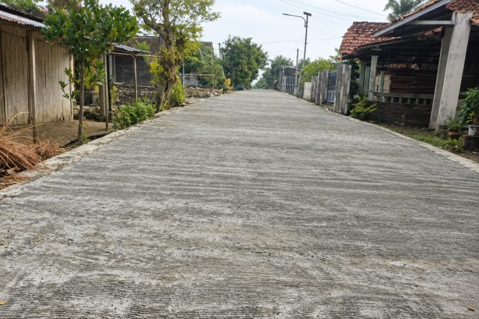 Proyek PISEW Rp 500 Juta di Lamongan Disorot, Warga Pertanyakan Mutu Beton dan Transparansi