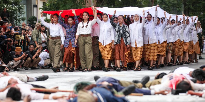 Wali Kota Eri Perankan Kolonel Sungkono di Parade Surabaya Juang 2026, Kisah Soegiarto Persebaya Turut Dihidupkan