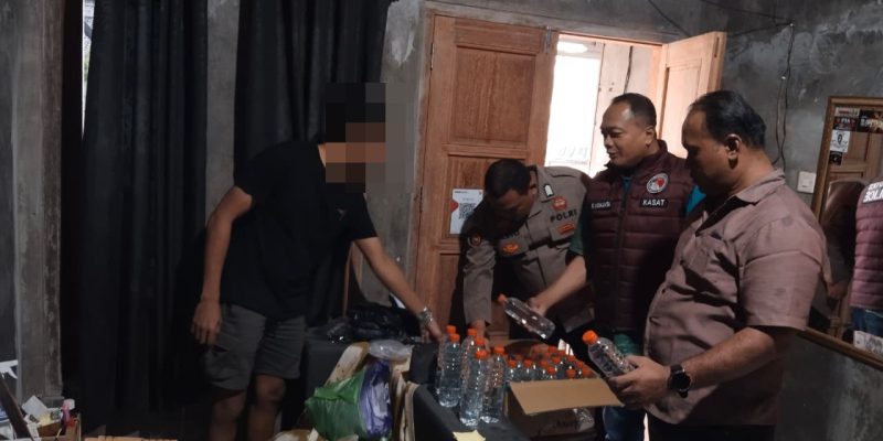Polres Pekalongan Gerebek Tiga Lokasi, 174 Kemasan Arak Bali dan Ciu Disita!