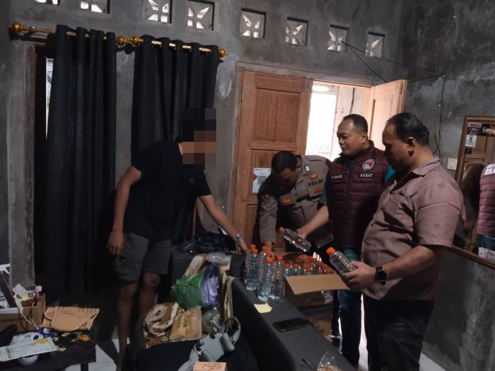 Polres Pekalongan Gerebek Tiga Lokasi, 174 Kemasan Arak Bali dan Ciu Disita!