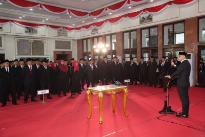 85 Pejabat Pemkot Surabaya Dilantik, Wali Kota Eri Minta Birokrasi Berani Tegakkan Aturan dan Turun ke Lapangan