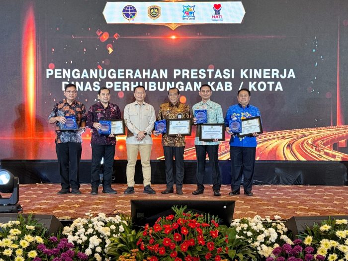 Surabaya Raih Penghargaan Pelayanan Uji Kendaraan Terbaik, Dishub Siapkan Alat Uji Mobil Listrik