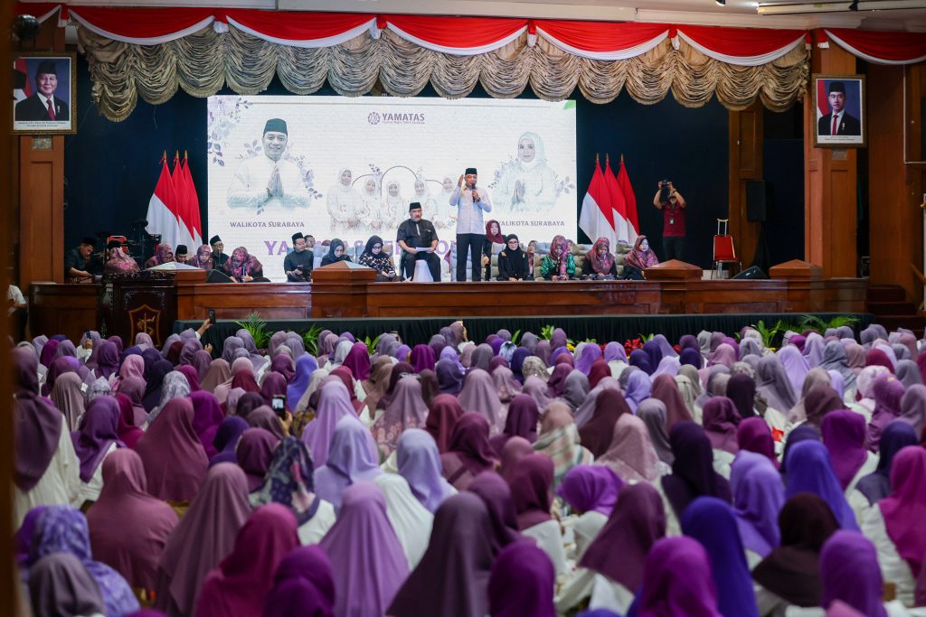 Peringati Maulid Nabi, Wali Kota Eri Ajak Majelis Taklim Perkuat Edukasi Keluarga untuk Pembangunan Surabaya