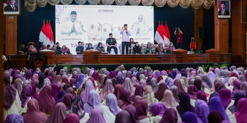 Peringati Maulid Nabi, Wali Kota Eri Ajak Majelis Taklim Perkuat Edukasi Keluarga untuk Pembangunan Surabaya